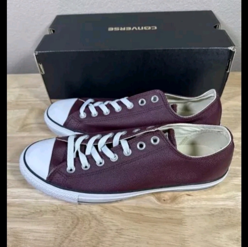Converse Chuck Taylers Burgundy Leather size 9 mens